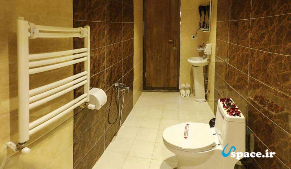 توالت اتاق های هتل سنتی ترنج - یزد