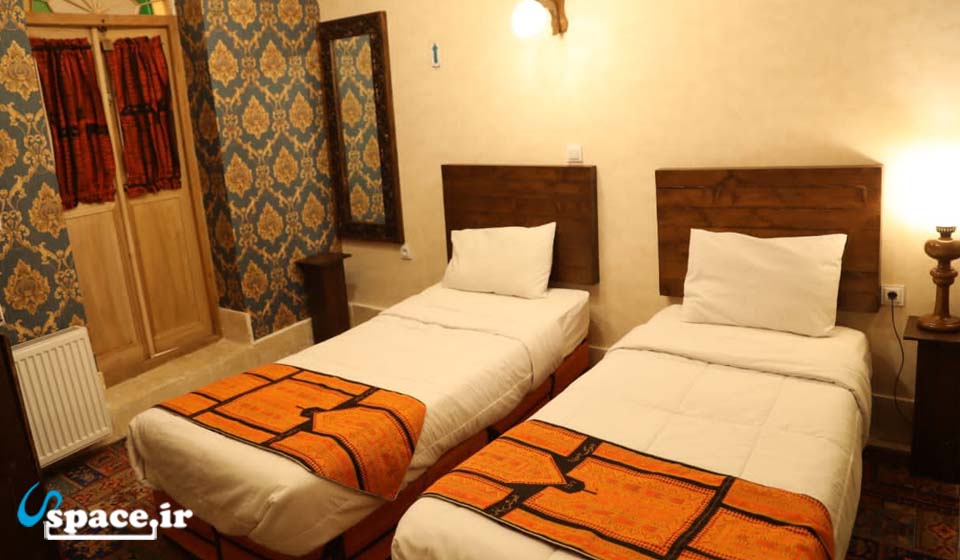 نمای داخلی اتاق 2 تخته توئین - هتل سنتی ترنج سبز - یزد